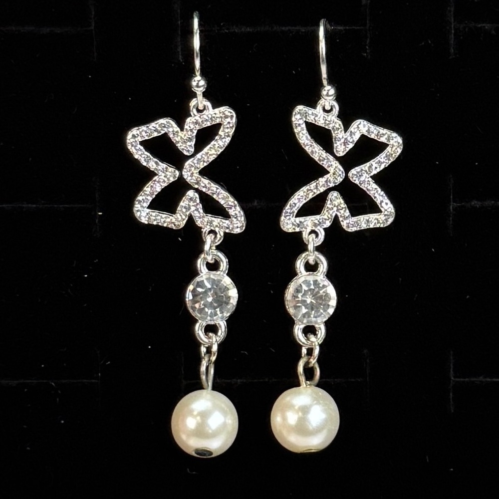 Silvertone clear bling faux pearl butterfly lightweight pierced dangle earrings